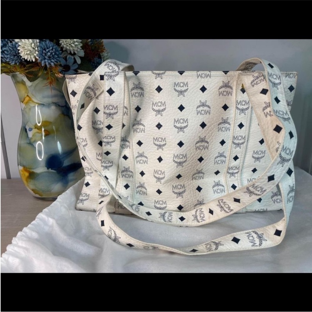 MCM Ivory and Ebony Tote Bag - Picture 4 of 12